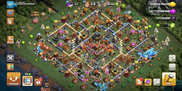 Town Hall 17 SEMI MAX - GOOD DEFENSE & TROOPS